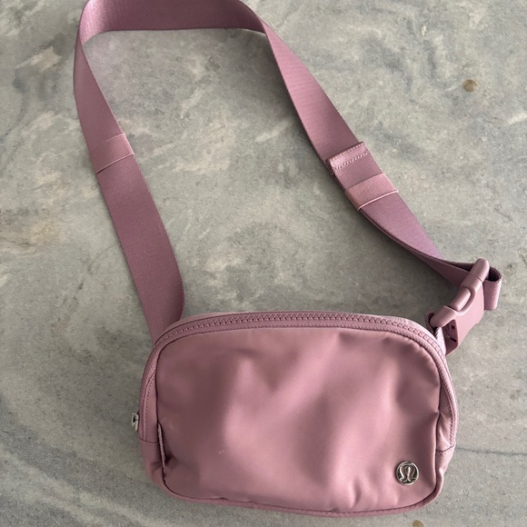 LULULEMON EVERYWHERE BELT BAG - Picture 1 of 10